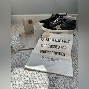 Golden Goose Black and gray star Sneakers - shoelaces pop the sneakers